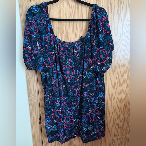 🚨SOLD🚨Blouse 3X, smocking, elastic hem on sleeves, black with vibrant pattern - Picture 1 of 9